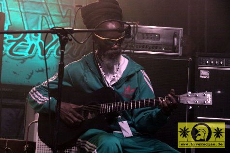 Earl Chinna Smith (Jam) feat. The Inna De Yard All-Stars 16. Reggae Jam Festival - Bersenbrueck 01. August 2010 (2).JPG